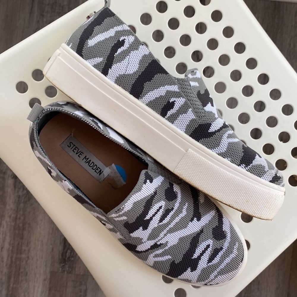 Steve Madden Slip-Ons